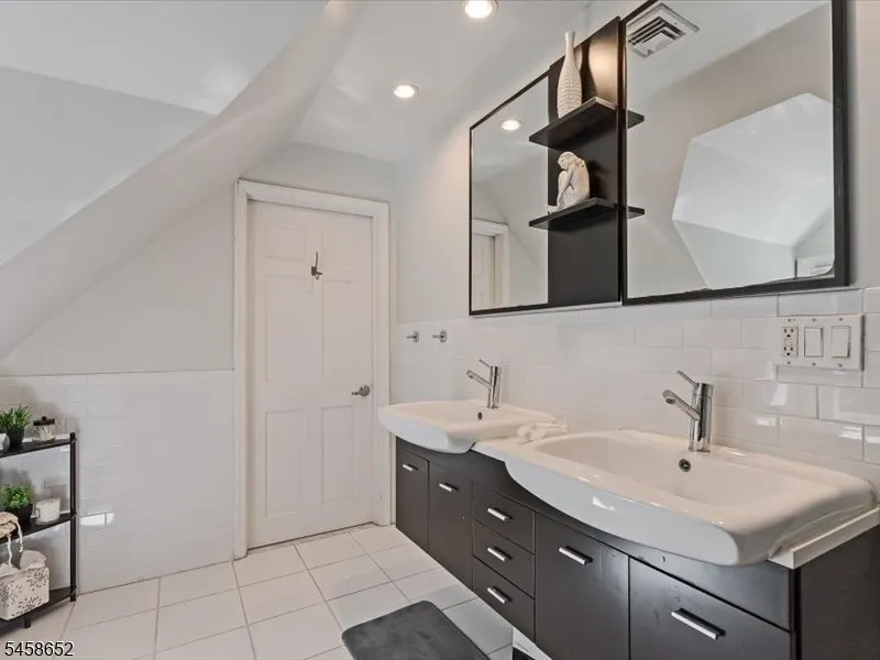 48 Lakeview Dr Morris Plains, NJ 07950