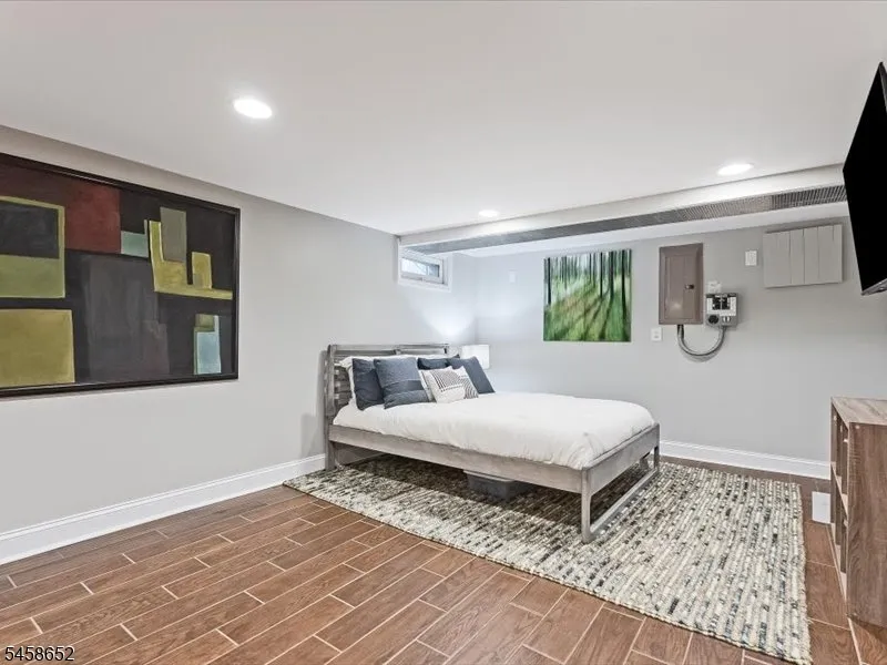 48 Lakeview Dr Morris Plains, NJ 07950
