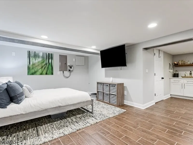 48 Lakeview Dr Morris Plains, NJ 07950