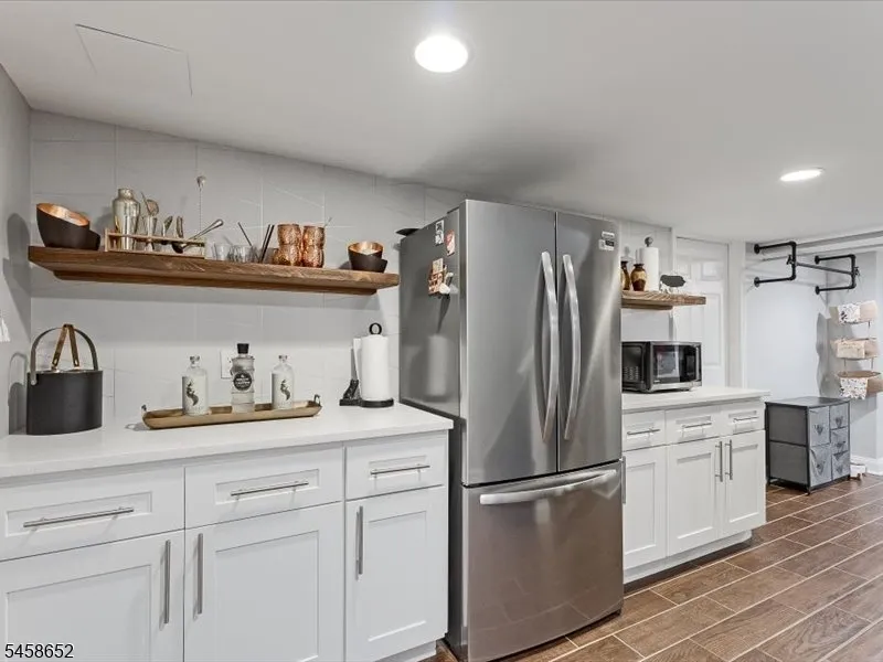 48 Lakeview Dr Morris Plains, NJ 07950