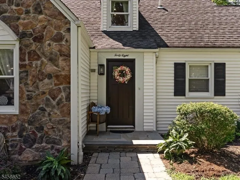 48 Lakeview Dr Morris Plains, NJ 07950