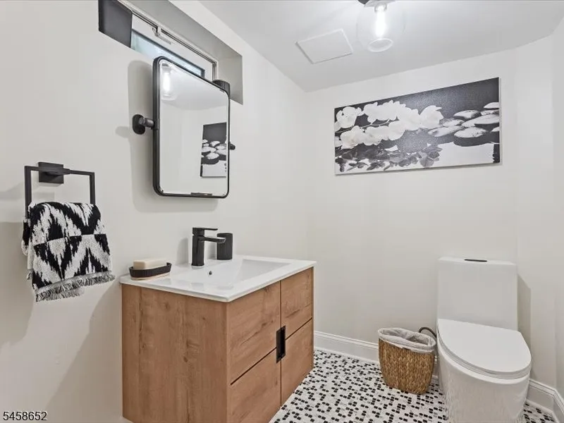 48 Lakeview Dr Morris Plains, NJ 07950