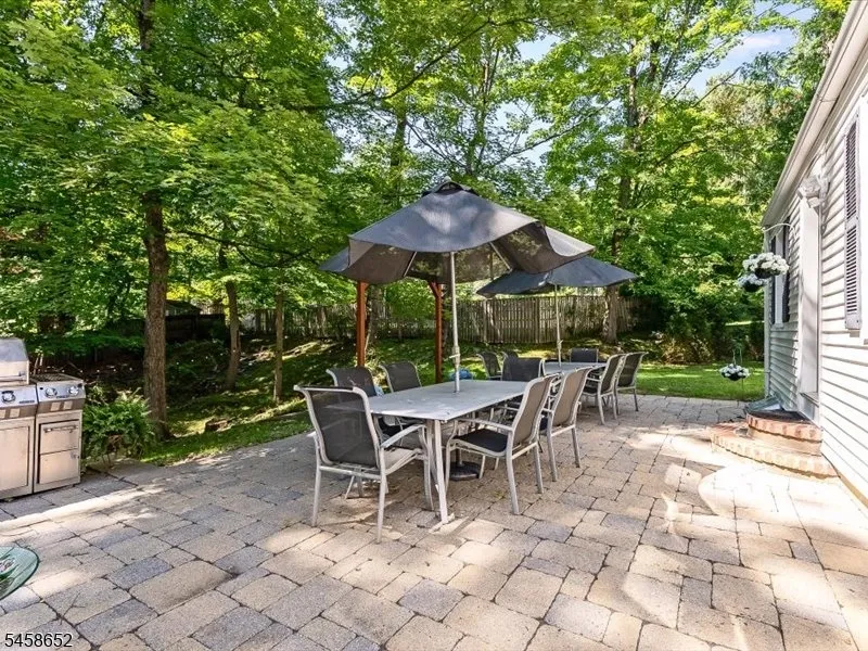 48 Lakeview Dr Morris Plains, NJ 07950