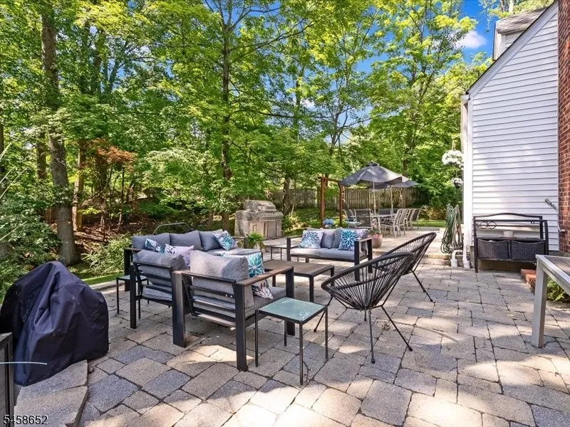 48 Lakeview Dr Morris Plains, NJ 07950