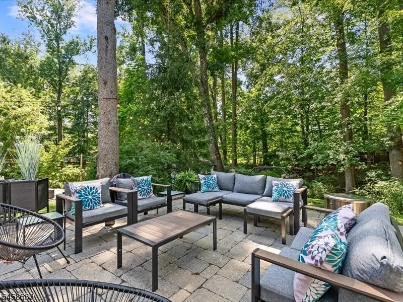 48 Lakeview Dr Morris Plains, NJ 07950