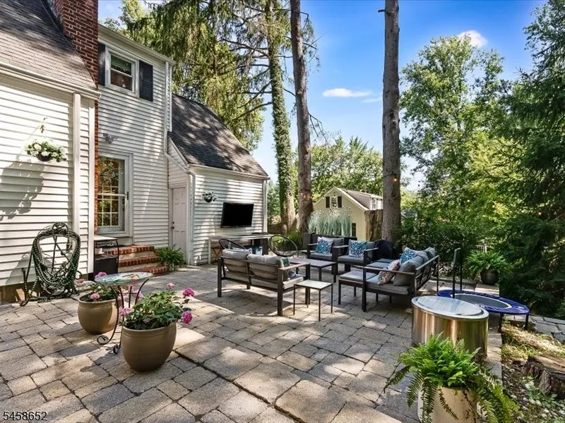 48 Lakeview Dr Morris Plains, NJ 07950