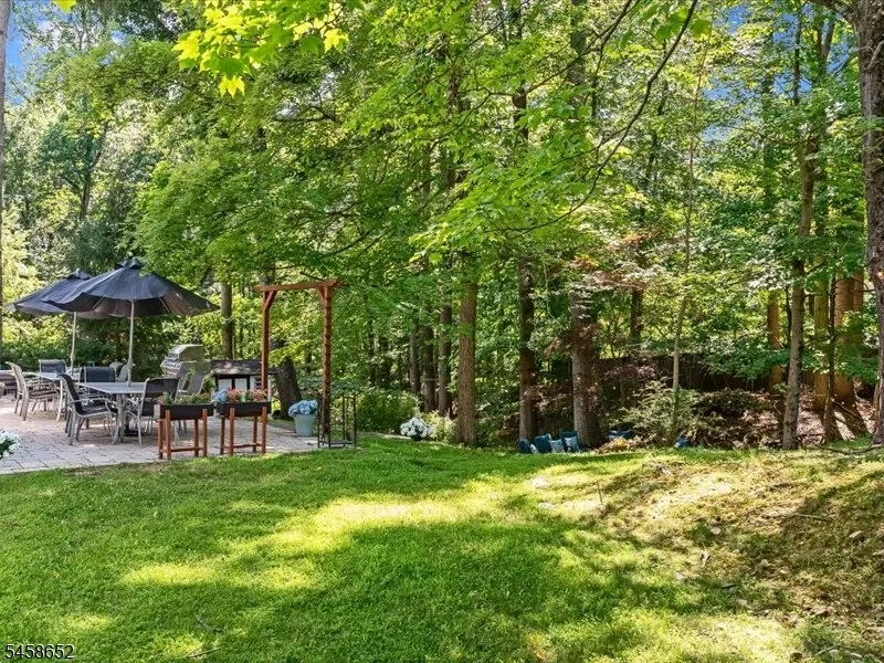 48 Lakeview Dr Morris Plains, NJ 07950