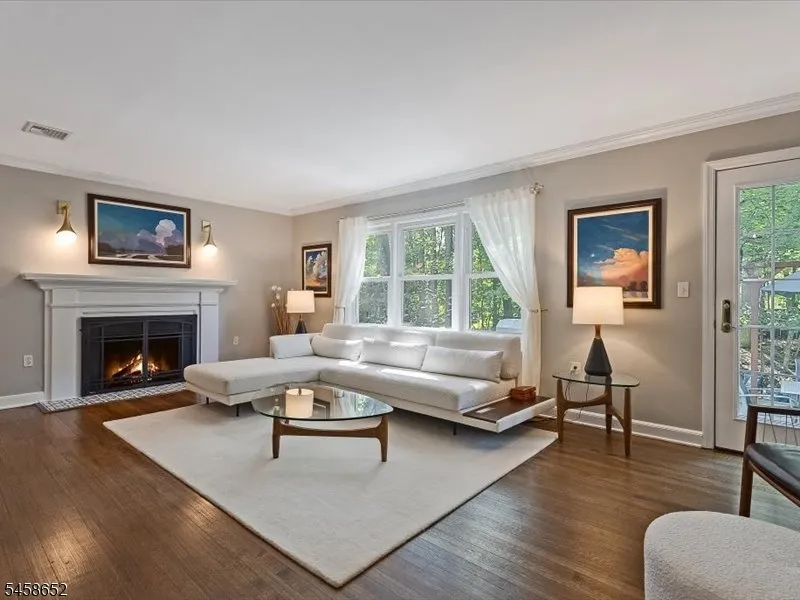 48 Lakeview Dr Morris Plains, NJ 07950