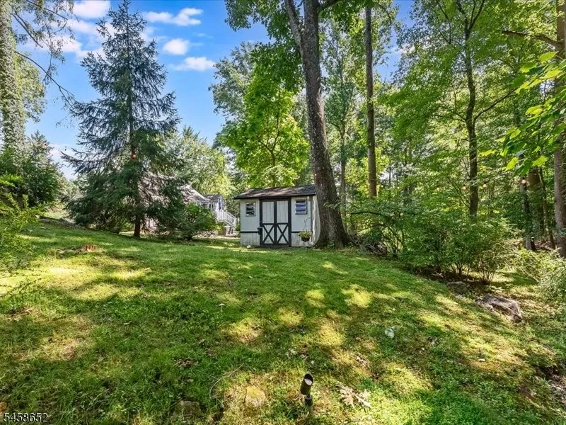 48 Lakeview Dr Morris Plains, NJ 07950