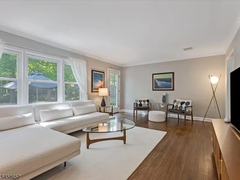 48 Lakeview Dr Morris Plains, NJ 07950