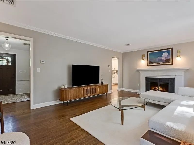 48 Lakeview Dr Morris Plains, NJ 07950