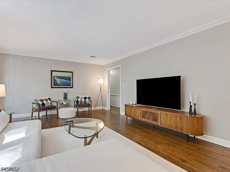 48 Lakeview Dr Morris Plains, NJ 07950