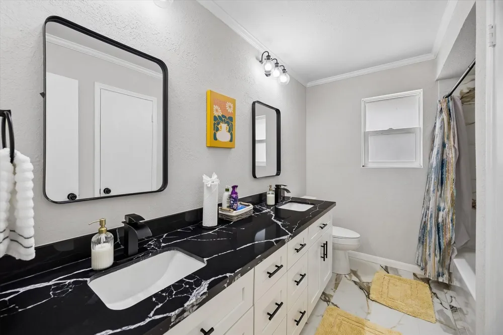 2930 Riata Lane Houston, TX 77043