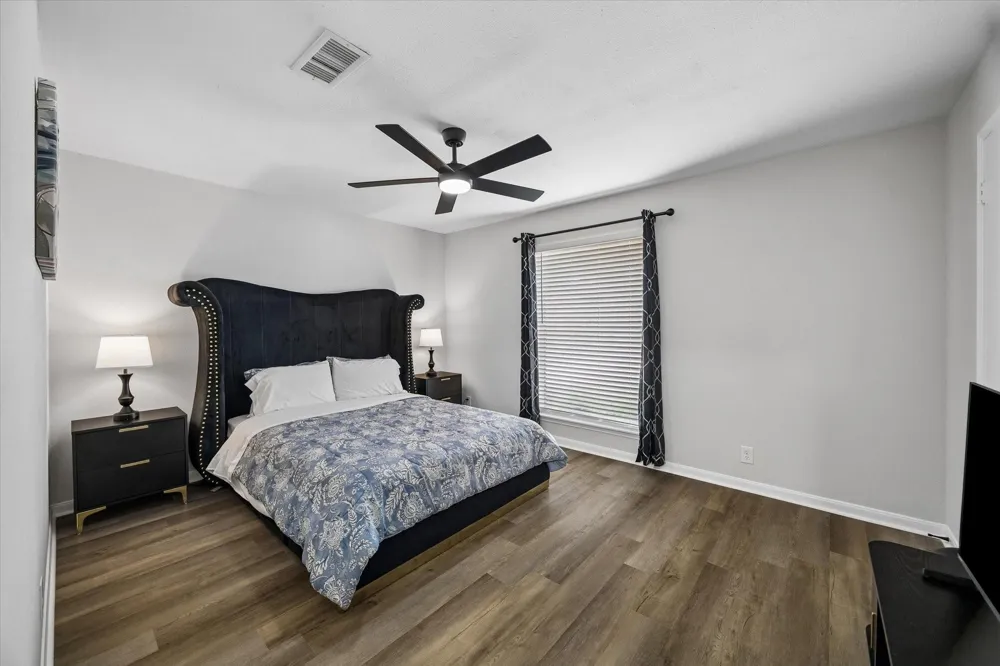 2930 Riata Lane Houston, TX 77043