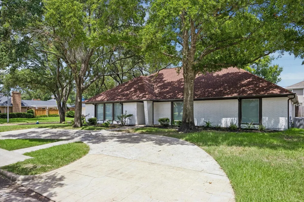 2930 Riata Lane Houston, TX 77043