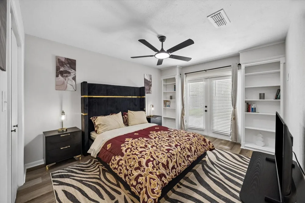 2930 Riata Lane Houston, TX 77043