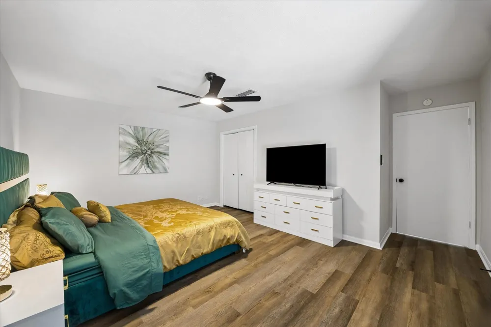 2930 Riata Lane Houston, TX 77043