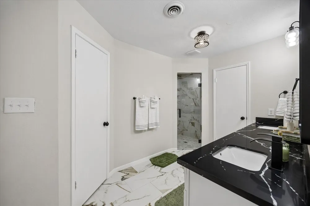 2930 Riata Lane Houston, TX 77043