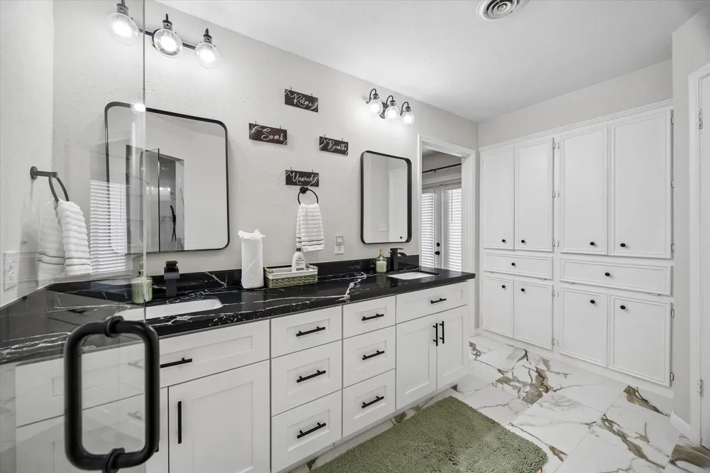 2930 Riata Lane Houston, TX 77043