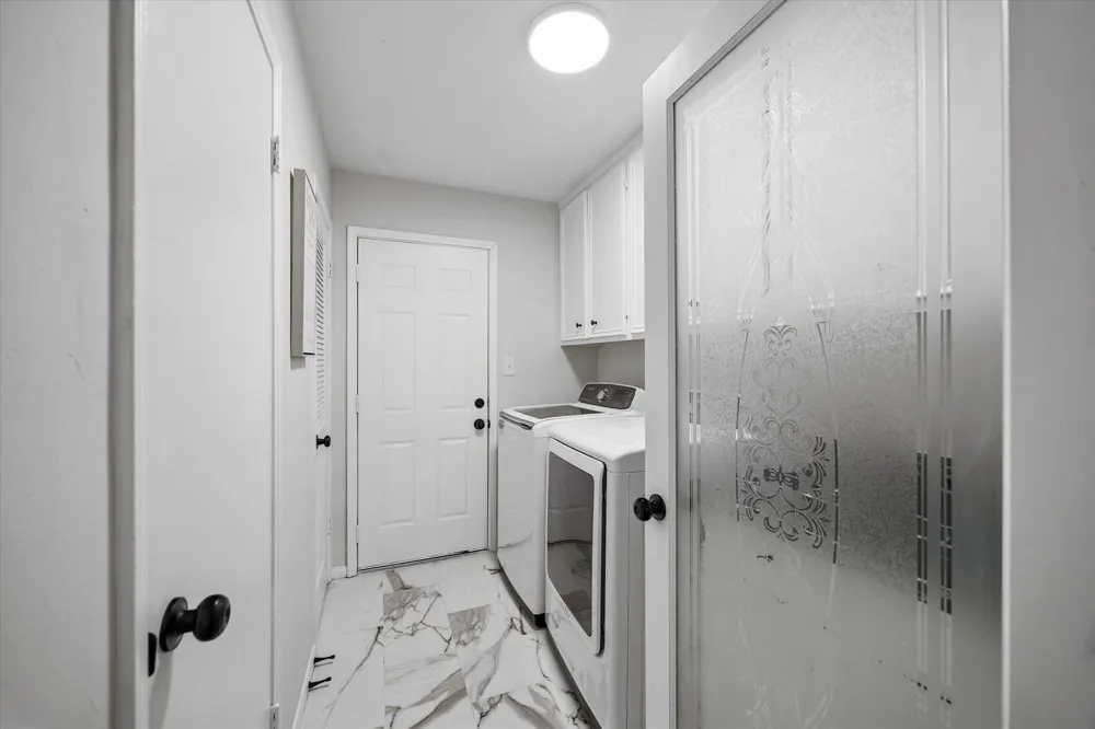 2930 Riata Lane Houston, TX 77043