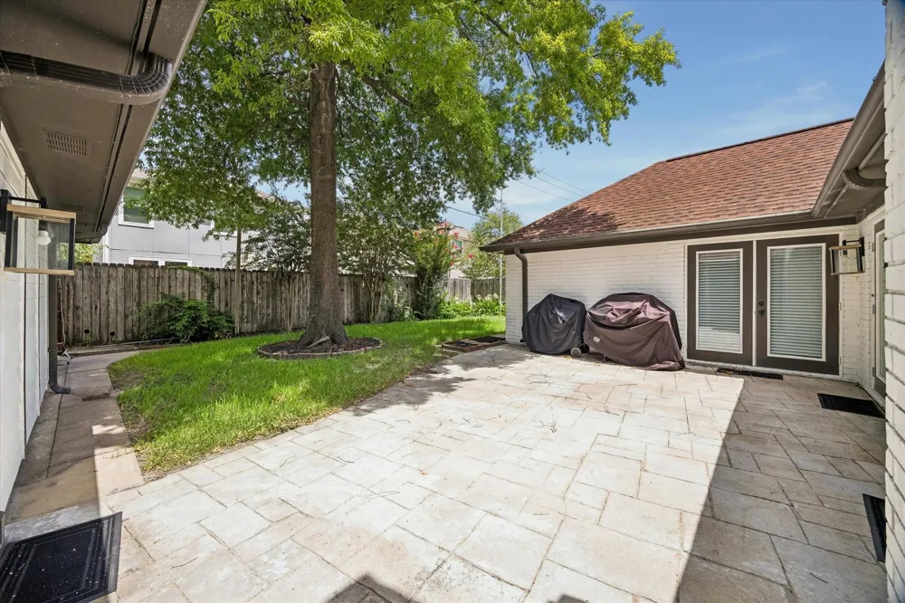2930 Riata Lane Houston, TX 77043