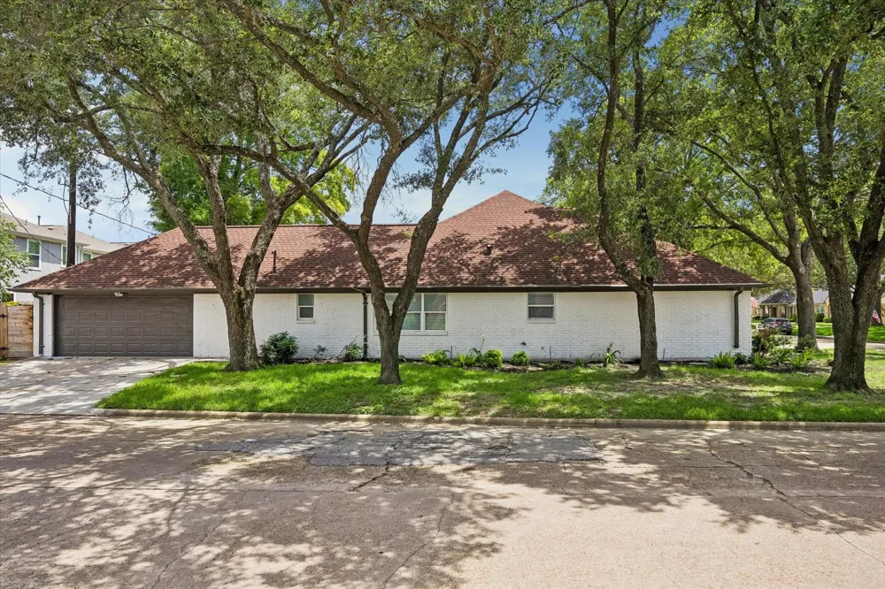 2930 Riata Lane Houston, TX 77043