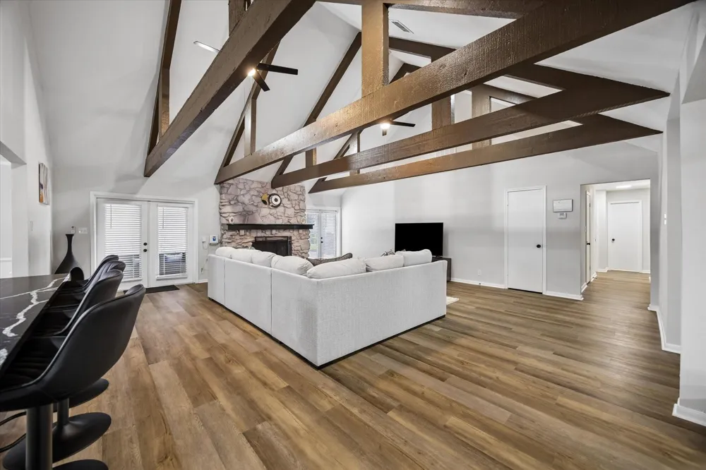 2930 Riata Lane Houston, TX 77043