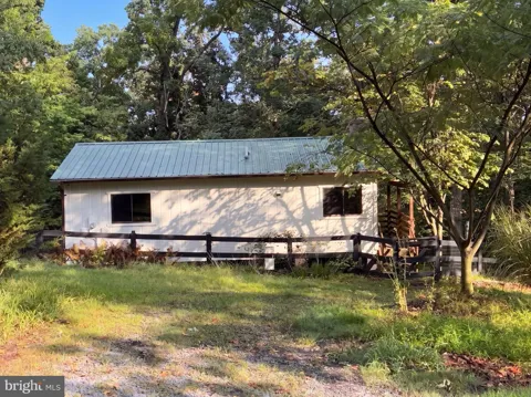 816 HILLTOP LANE