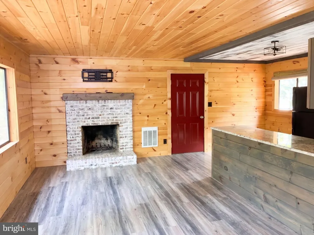 816 HILLTOP LANE Mount Jackson, VA 22842