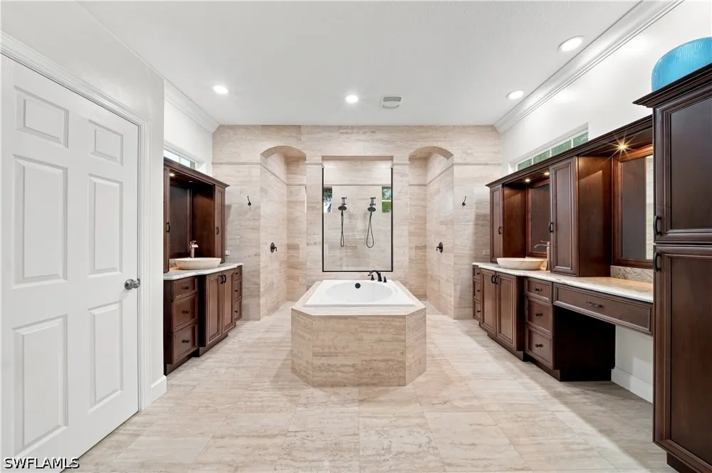 Spinner Cove Lane Naples, FL 34120