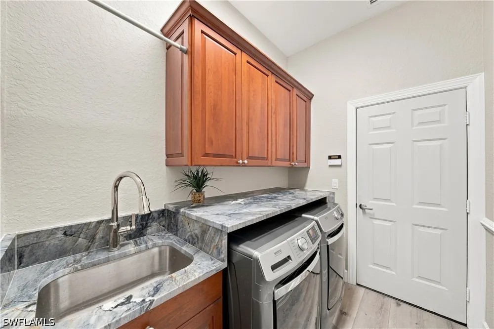 Spinner Cove Lane Naples, FL 34120