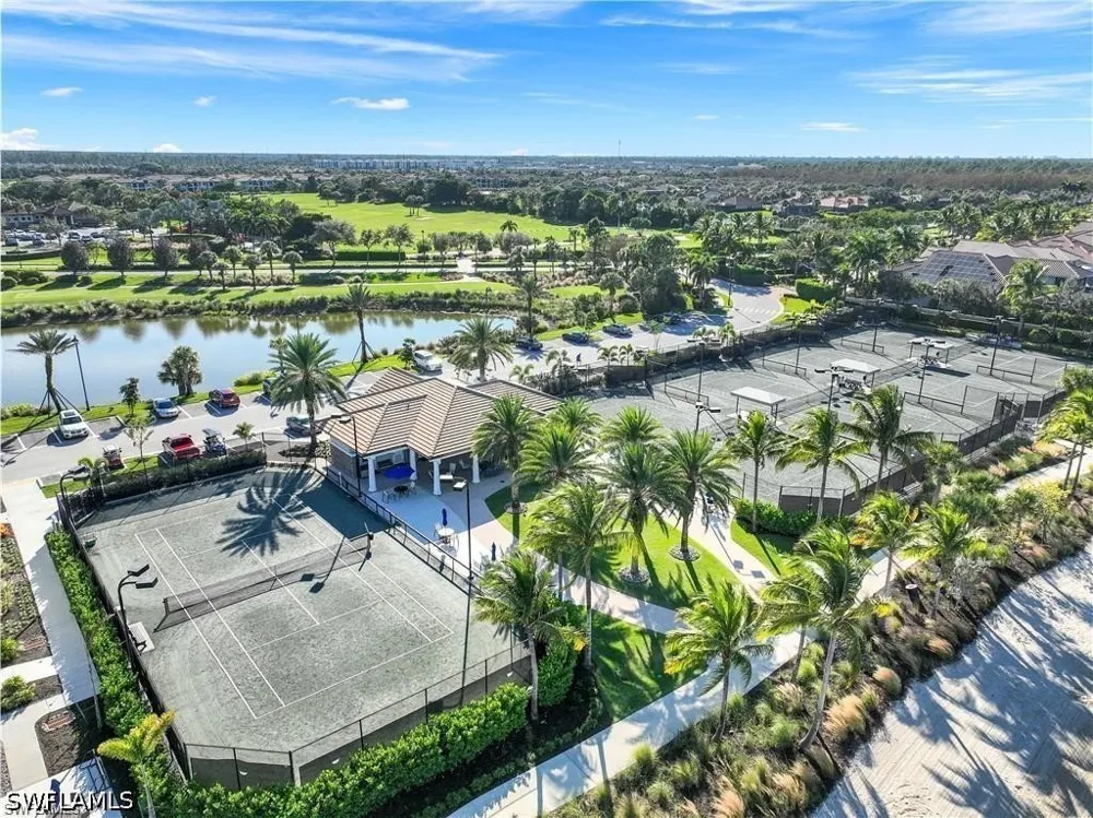Spinner Cove Lane Naples, FL 34120