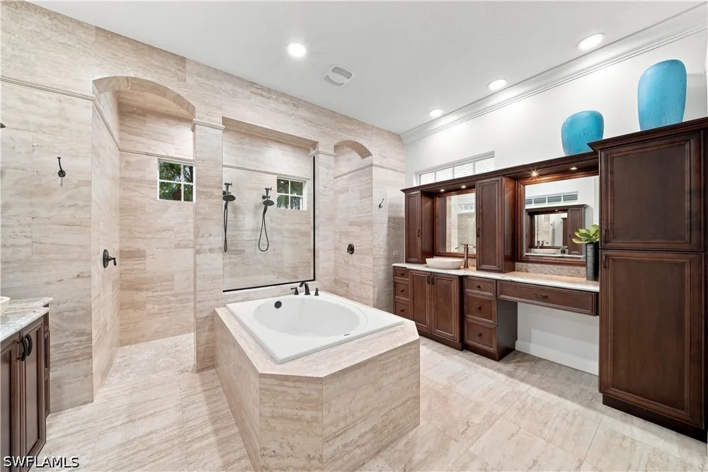 Spinner Cove Lane Naples, FL 34120