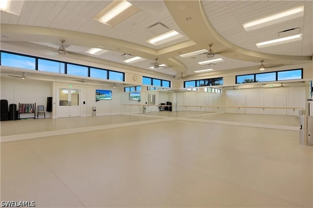 Spinner Cove Lane Naples, FL 34120