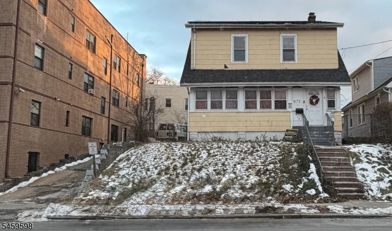 973 18Th Ave Newark City, NJ 07106