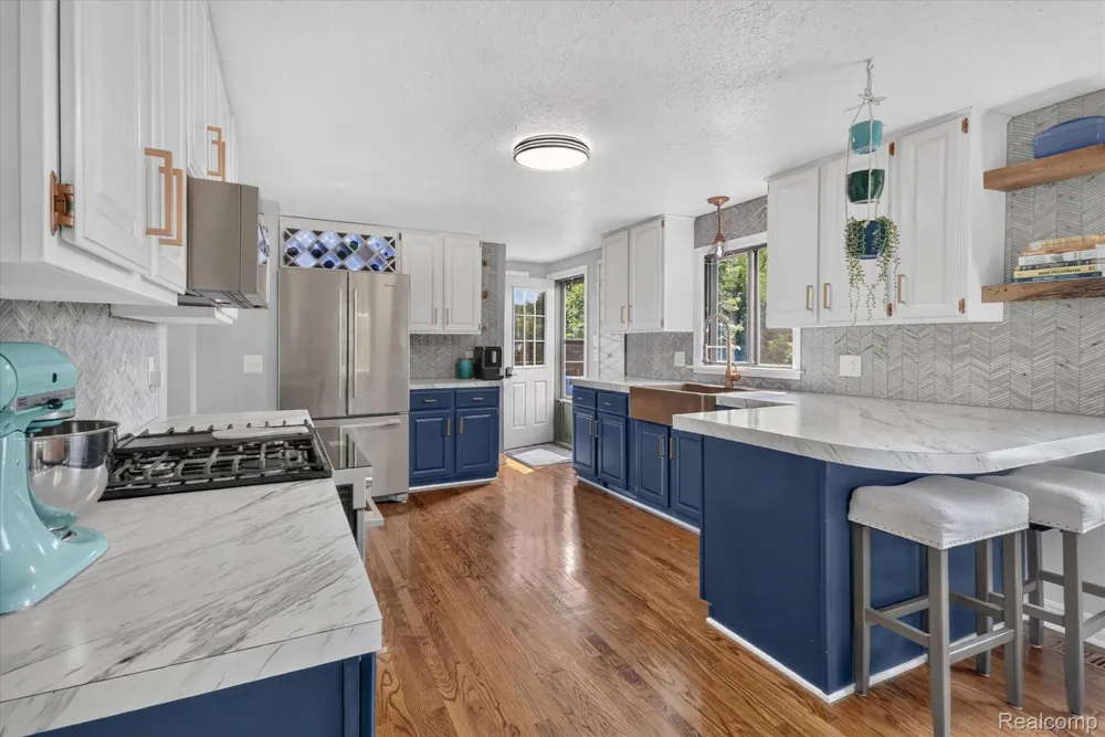 103 W Sherman Street Holly Village, MI 48442