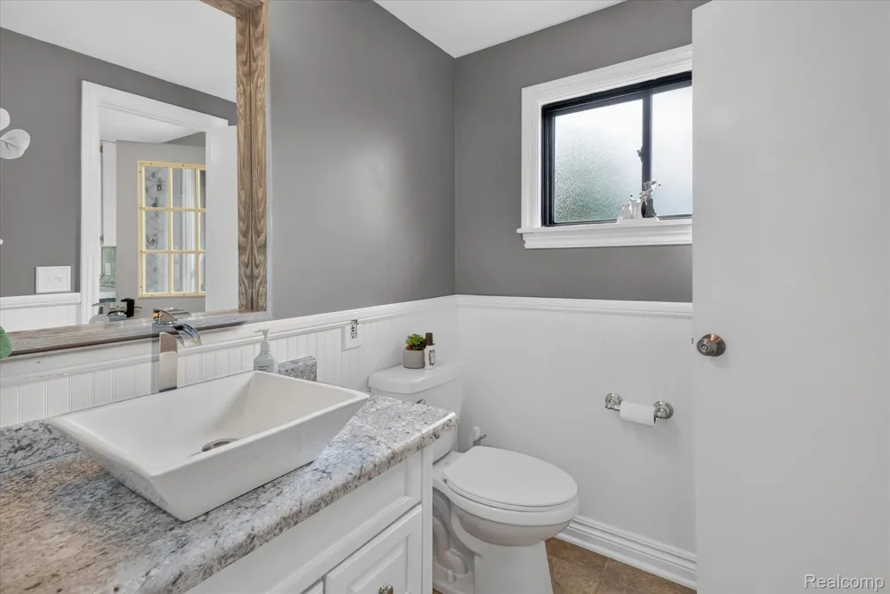 103 W Sherman Street Holly Village, MI 48442