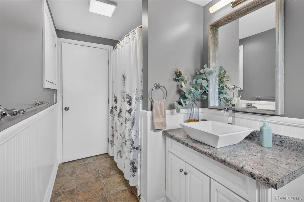 103 W Sherman Street Holly Village, MI 48442
