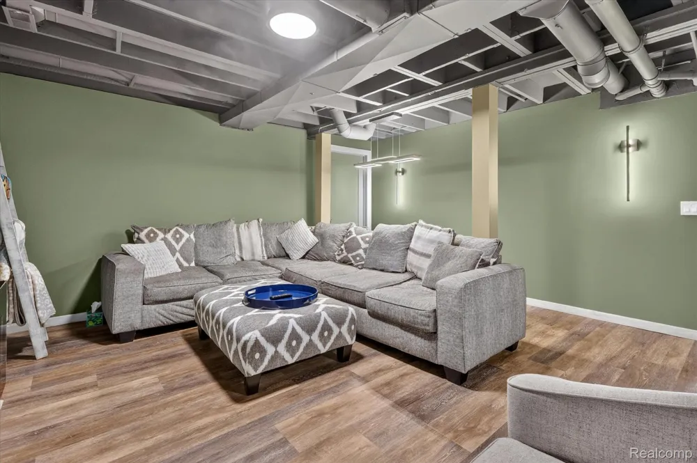 103 W Sherman Street Holly Village, MI 48442