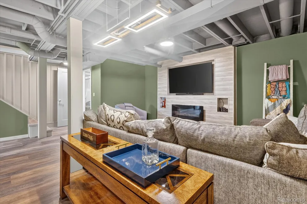 103 W Sherman Street Holly Village, MI 48442