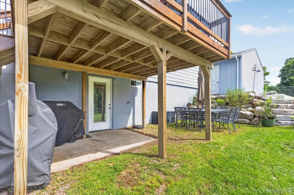 103 W Sherman Street Holly Village, MI 48442
