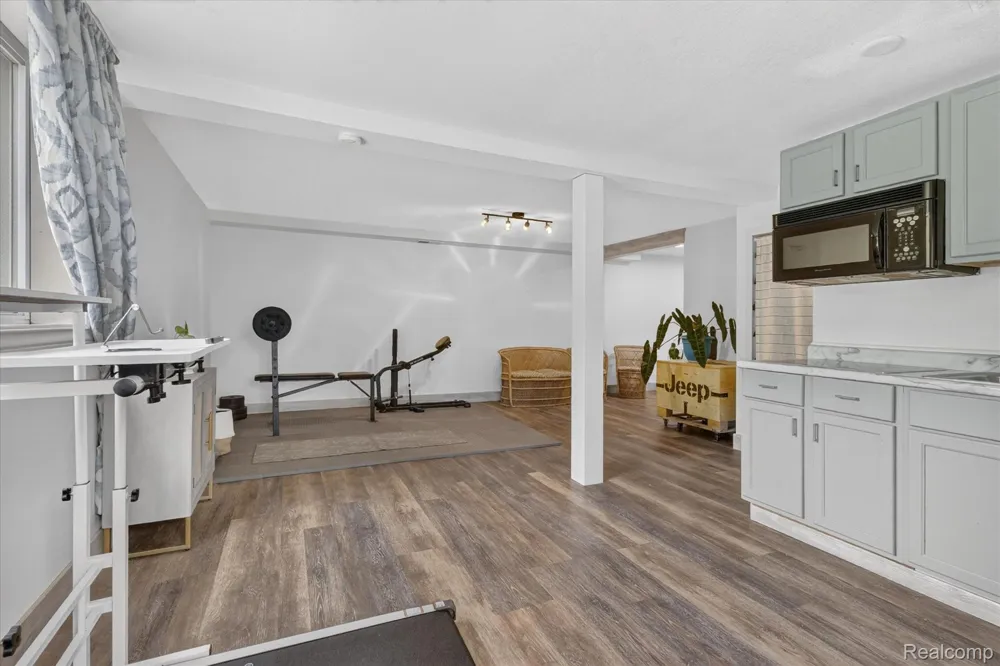 103 W Sherman Street Holly Village, MI 48442