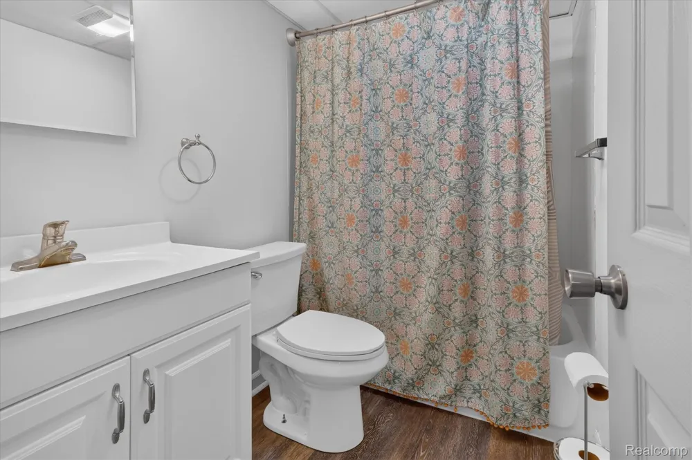 103 W Sherman Street Holly Village, MI 48442