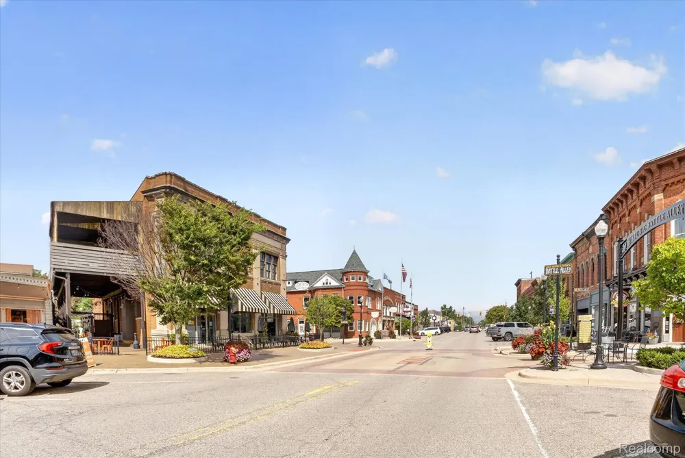 103 W Sherman Street Holly Village, MI 48442