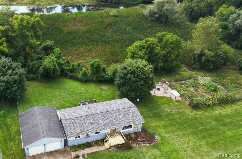103 W Sherman Street Holly Village, MI 48442
