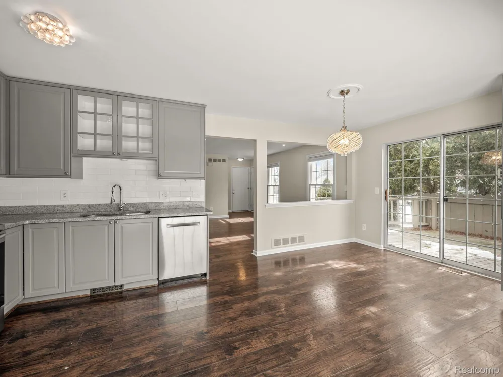 1428 CRESCENT LANE Rochester Hills City, MI 48306