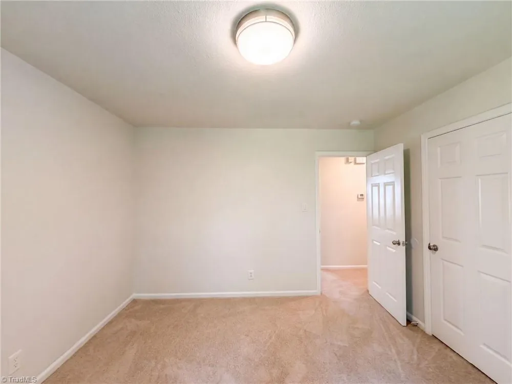 4154 Edgeware Road Winston-Salem, NC 27106
