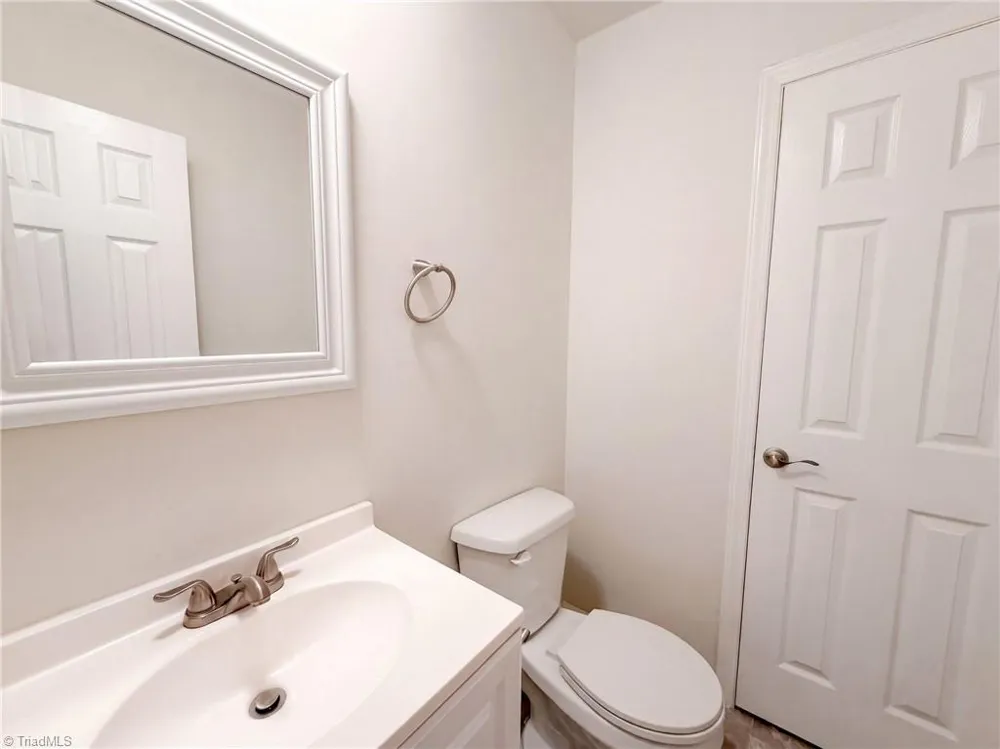 4154 Edgeware Road Winston-Salem, NC 27106