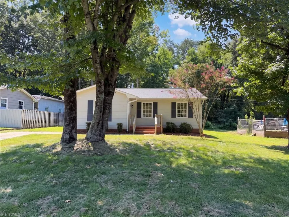 4154 Edgeware Road Winston-Salem, NC 27106