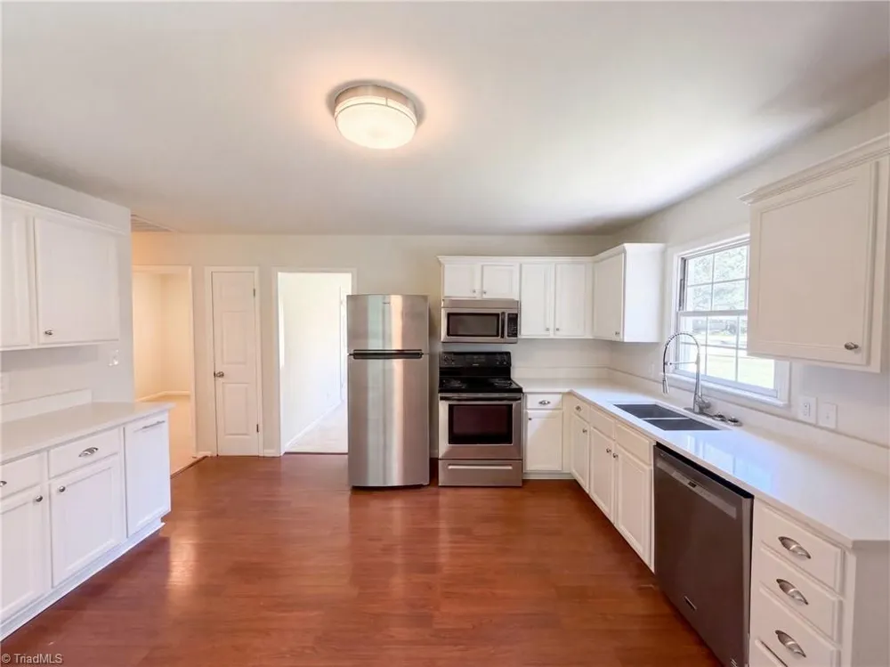 4154 Edgeware Road Winston-Salem, NC 27106